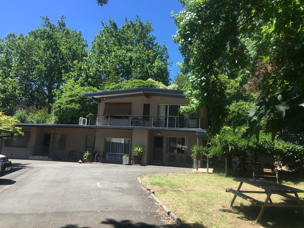 Ovensview On Riverside Bright Exterior photo